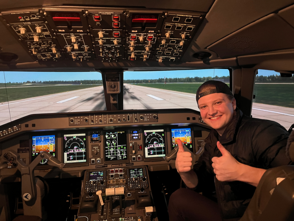 Walker Lasbury in flight simulator